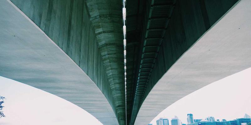 工业包装设备深度评测:如何为您的包装材料选择最佳装备