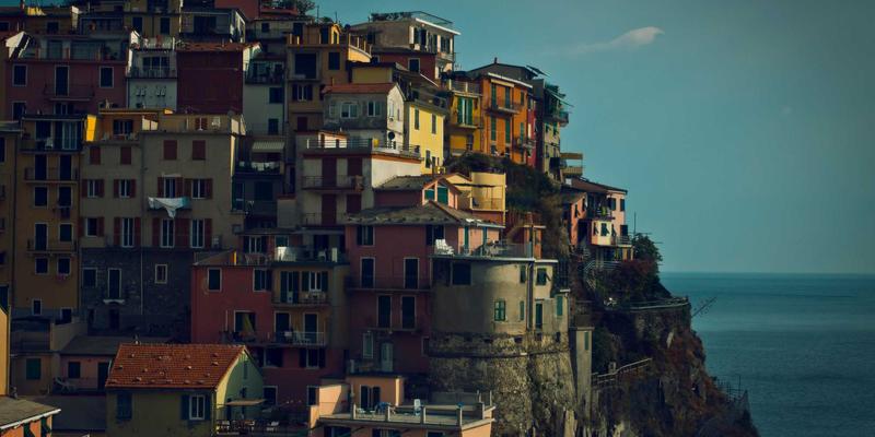 工业包装革命：如何通过自动化灌装设备与材料优化实现精度控制与零损耗